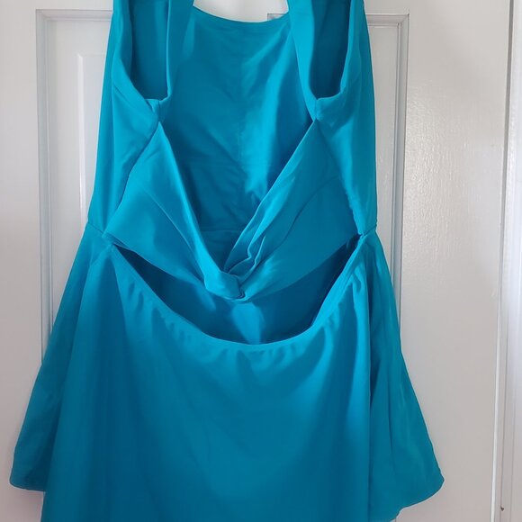 Halara Twist back one-piece swimsuit with skirt - Picture 2 of 4